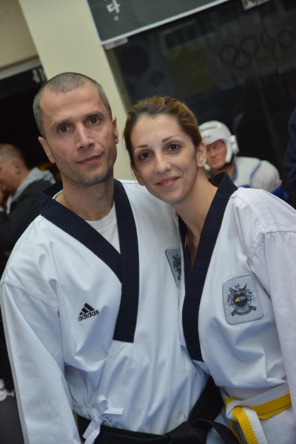 Ο προπονητής με αθλήτρια του συλλόγου Taekwondo - Hapkido