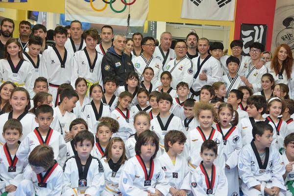 Αναμνηστική φωτογραφία του συλλόγου Taekwondo - Hapkido