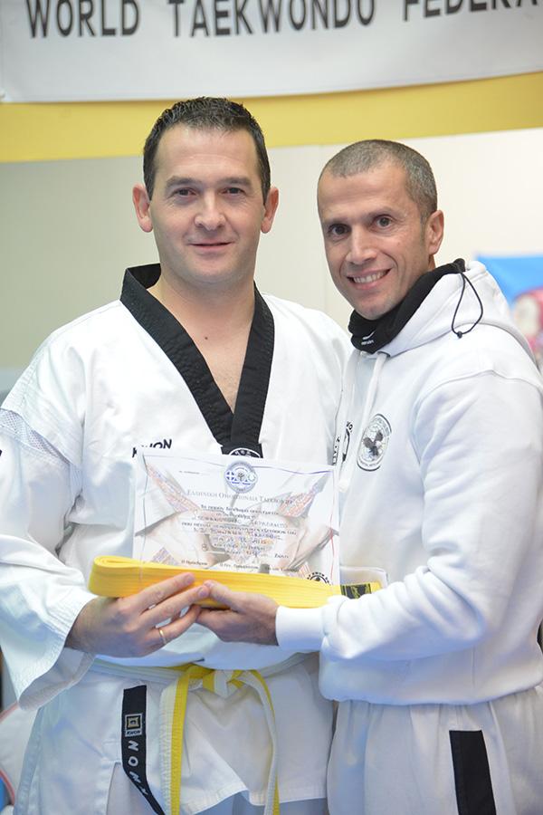 Ο Βασίλης Σαράμπαλος με αθλητή του συλλόγου Taekwondo - Hapkido